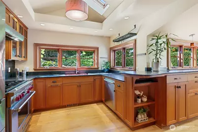 2217 Federal Avenue E, Seattle, WA 98102 - Photo 10