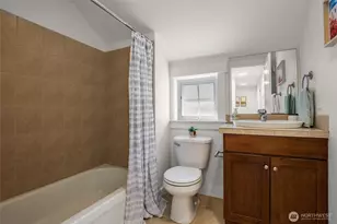 8846 Midvale Ave N, Seattle, WA 98103 - Photo 14