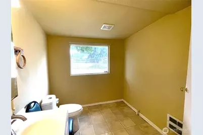 412 Garfield Street S, Tacoma, WA 98444 - Photo 8