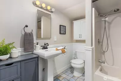 8106 8th Avenue NW, Seattle, WA 98117 - Photo 16