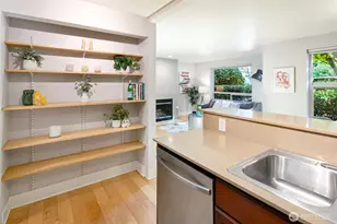 566 Prospect St, Seattle, WA 98109 - Photo 8