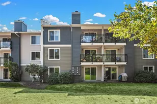 10838 E Riverside Dr, Bothell, WA 98011 - Photo 12