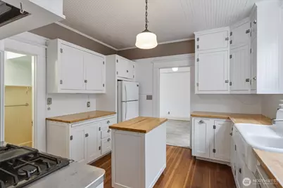 248 S 1st Street S, Kalama, WA 98625 - Photo 10