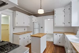 248 S 1st Street S, Kalama, WA 98625 - Photo 10