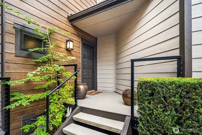 10209 NE 19th Place #D2, Bellevue, WA 98004 - Photo 4