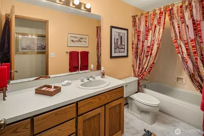 10209 NE 19th Place #D2, Bellevue, WA 98004 - Photo 28