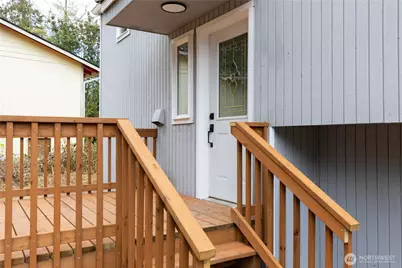 1386 Admirals Drive, Oak Harbor, WA 98277 - Photo 4