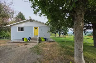 81B Golden Rd, Oroville, WA 98844 - Photo 2