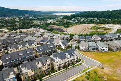 1429 8th Avenue NE #8, Issaquah, WA 98029 - Photo 1