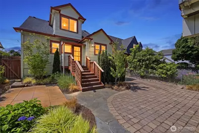 2316 41st Avenue SW, Seattle, WA 98116 - Photo 2