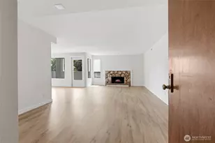 17417 Ashworth Ave N, Shoreline, WA 98133 - Photo 2