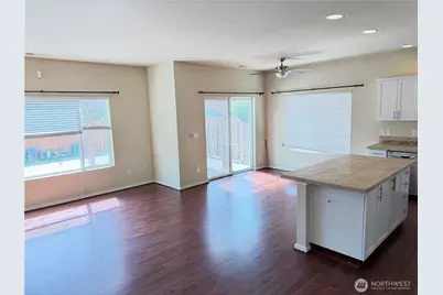 990 42nd Court NE, Auburn, WA 98002 - Photo 2