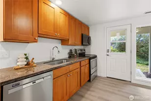325 105th Ave SE, Bellevue, WA 98004 - Photo 28