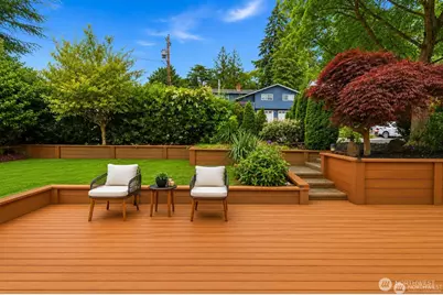 325 105th Ave SE, Bellevue, WA 98004 - Photo 2