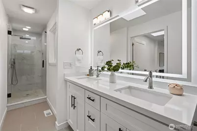 325 105th Ave SE, Bellevue, WA 98004 - Photo 22