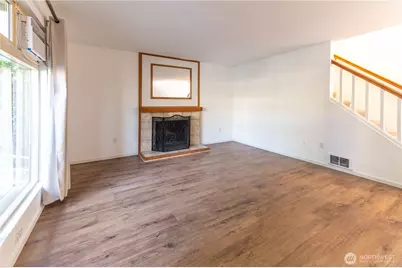 4326 156th Street SW #1A, Lynnwood, WA 98087 - Photo 2