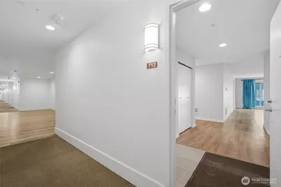 321 10th Avenue S #712, Seattle, WA 98104 - Photo 2