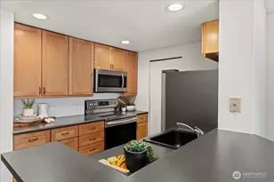 121 Vine St, Seattle, WA 98121 - Photo 12