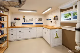 825 NE 75th St, Seattle, WA 98115 - Photo 34