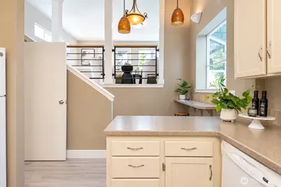 825 NE 75th Street, Seattle, WA 98115 - Photo 14
