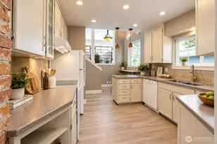 825 NE 75th St, Seattle, WA 98115 - Photo 12