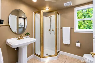 825 NE 75th St, Seattle, WA 98115 - Photo 10
