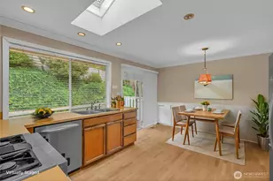 15307 SE 43rd Pl, Bellevue, WA 98006 - Photo 4