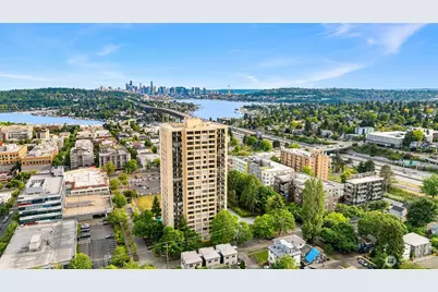 4540 8th Avenue NE #801, Seattle, WA 98105 - Photo 38