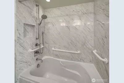 4540 8th Avenue NE #801, Seattle, WA 98105 - Photo 24