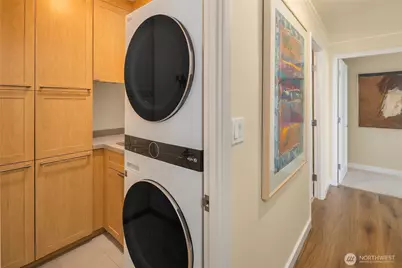 4540 8th Avenue NE #801, Seattle, WA 98105 - Photo 26