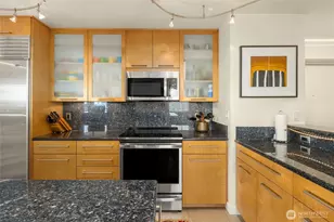 4540 8th Ave NE, Seattle, WA 98105 - Photo 2