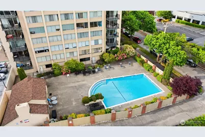 4540 8th Avenue NE #801, Seattle, WA 98105 - Photo 34