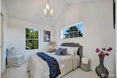 5549 B 34th Avenue NE, Seattle, WA 98105 - Photo 18