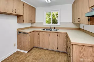 12004 5th Ave NE, Seattle, WA 98125 - Photo 10
