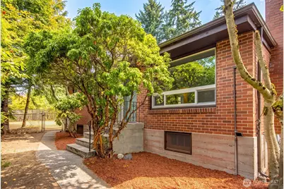 12004 5th Ave NE, Seattle, WA 98125 - Photo 2