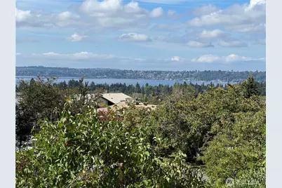 1701 92nd Avenue NE, Clyde Hill, WA 98004 - Photo 2