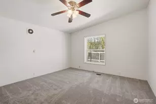 8325 N Lindgren Rd, Spokane, WA 99217 - Photo 18