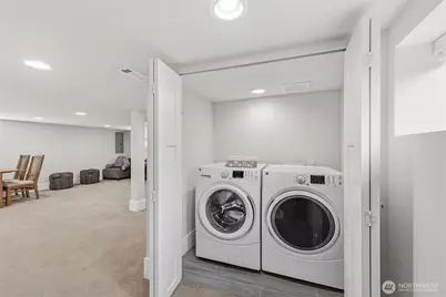 7526 Roosevelt Way NE, Seattle, WA 98115 - Photo 20