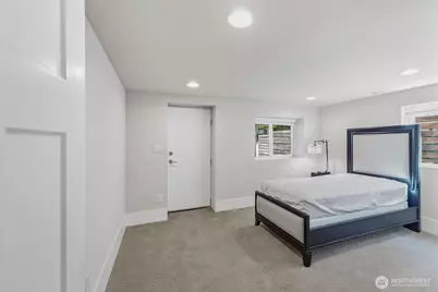 7526 Roosevelt Way NE, Seattle, WA 98115 - Photo 24
