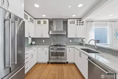 7526 Roosevelt Way NE, Seattle, WA 98115 - Photo 10