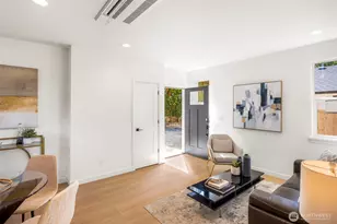 212 N 115th St, Seattle, WA 98133 - Photo 12
