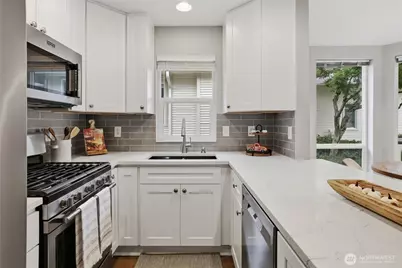 5012 Freeport Lane #B, Mukilteo, WA 98275 - Photo 8