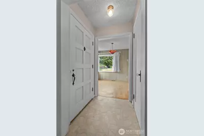 11032 Dayton Avenue N, Seattle, WA 98133 - Photo 8