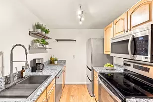 612 Prospect St, Seattle, WA 98109 - Photo 8
