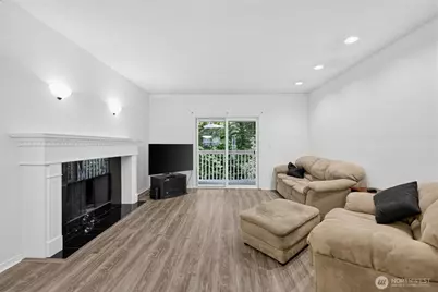 14445 NE 40th Street #D101, Bellevue, WA 98007 - Photo 2