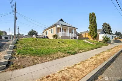 617 3rd Street, Wenatchee, WA 98801 - Photo 2