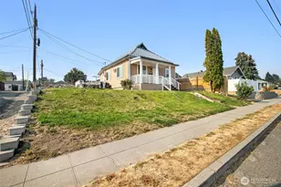 617 3rd St, Wenatchee, WA 98801 - Photo 2