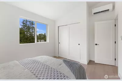 11748 Dayton Avenue N, Seattle, WA 98133 - Photo 34