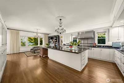 3233 Magnolia Boulevard W, Seattle, WA 98119 - Photo 20