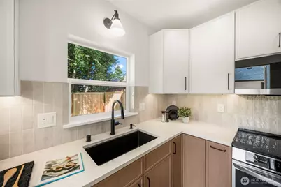 212 N 115th Street, Seattle, WA 98133 - Photo 14